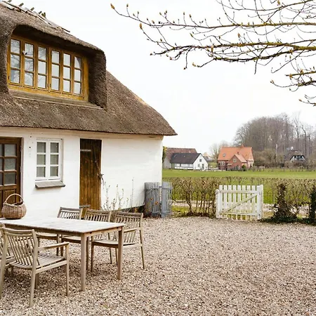 Dom wakacyjny Family-friendly Oasis With Sea View In Funen *